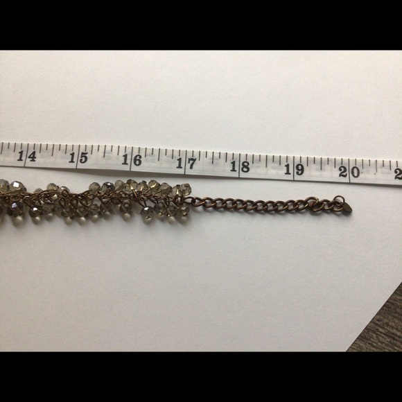 Olive faceted bead cluster collar necklace. - Picture 4 of 6